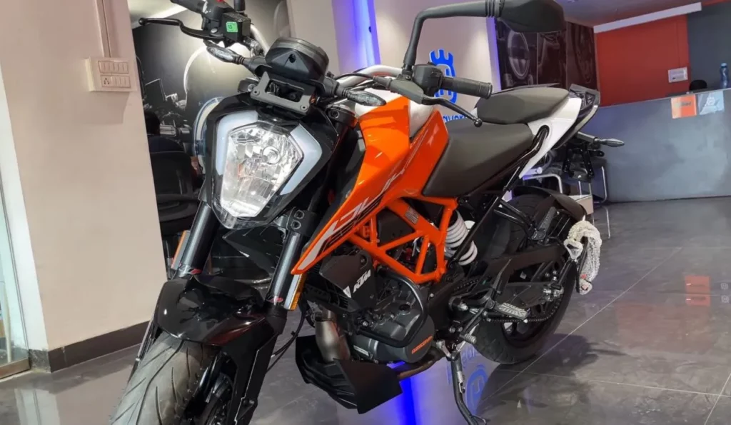 The KTM Duke 125 is available with a discount of Rs 10,000. Know price, features and more