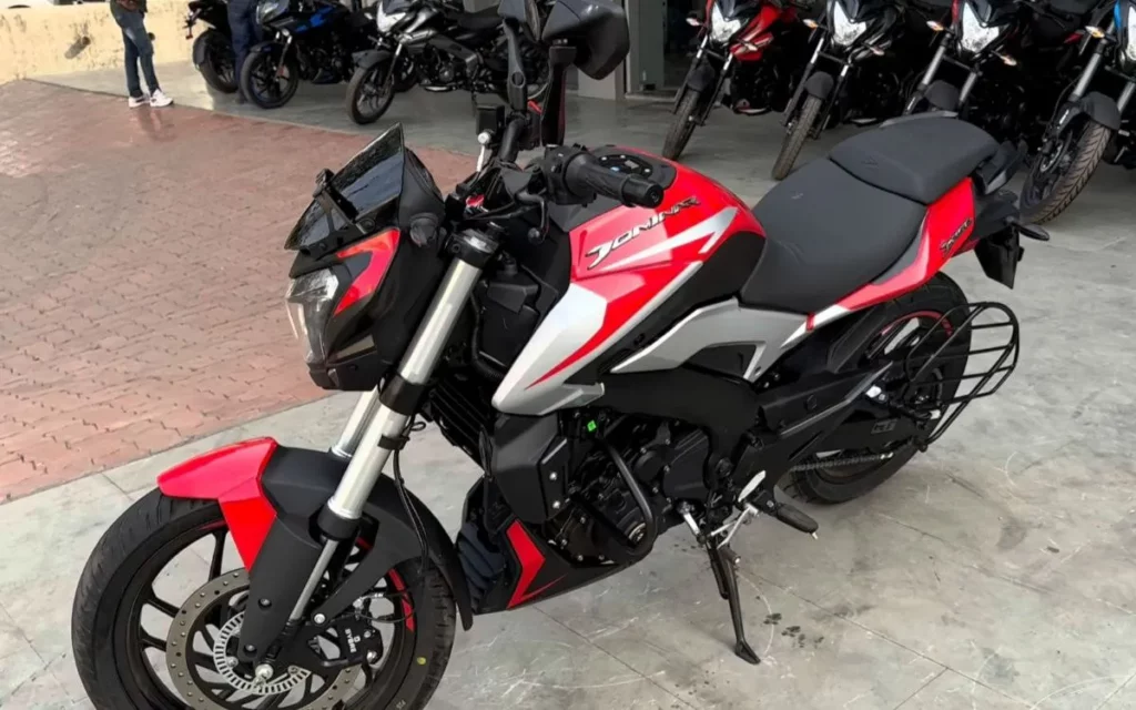 Seeing the Bajaj Dominar 400, bikers' hearts started racing!