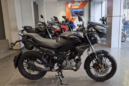 Seeing the Hero Xtreme 125R sport bike, the youth were left stunned!